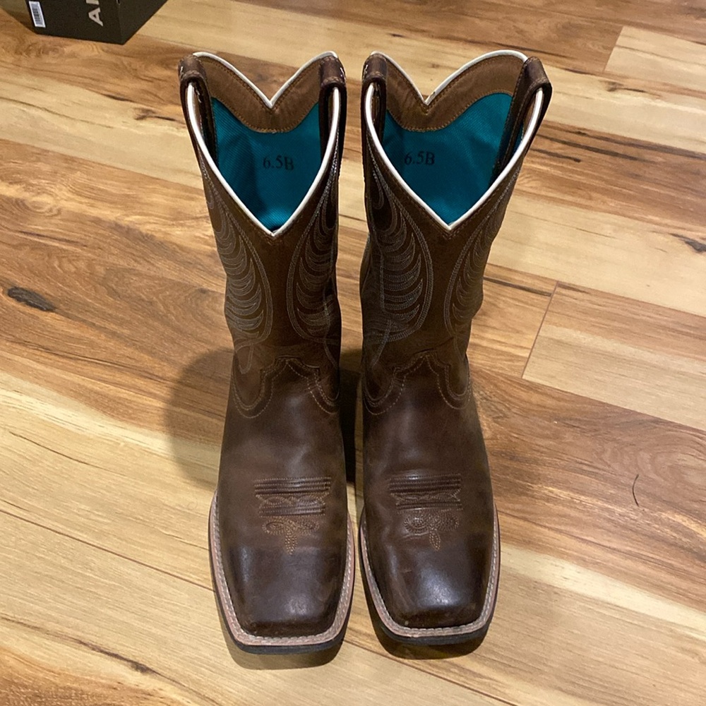 Womens Ariat Square Toe Cowgirl Boots 6.5
